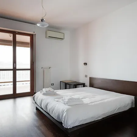 Bright With Balcony And Terrace Apartman Milánó